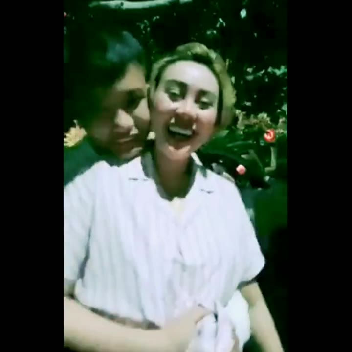 Jalan Tante Kina Di Grepe Di Pinggir