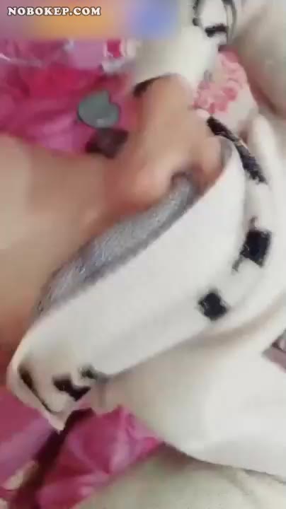 Thumbnail untuk Bokep Indo Aprilia Bocil Hijab Imut Colmek Website