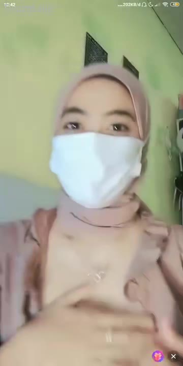 Thumbnail untuk Ukhti Lagi Nyusuin Anak Kasih Spill Puting Live