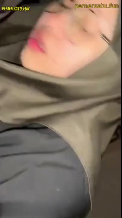 Ngentot Damia Hijab Kacamata Mulus