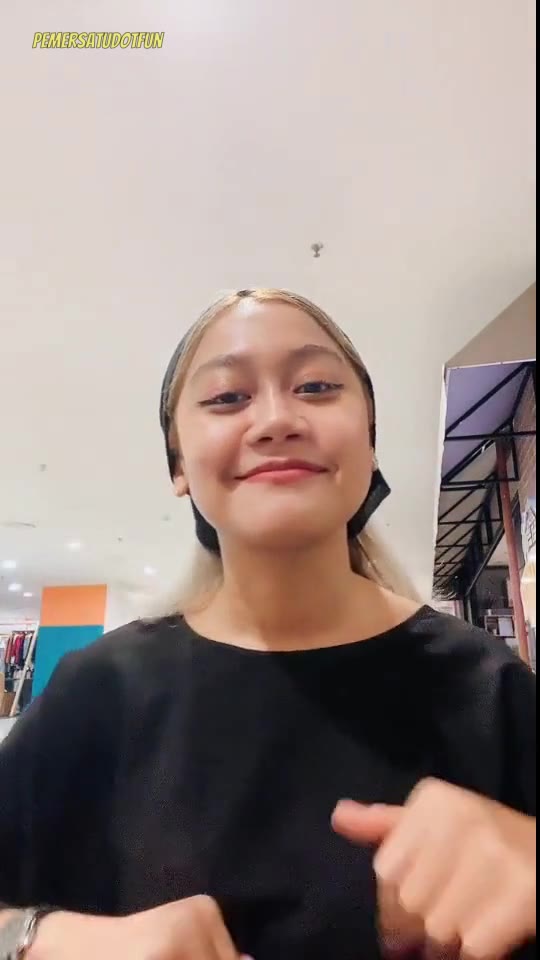8) Koleksi Jilbab Tiktoker Syazlyn Colok Memek Output P1 (new