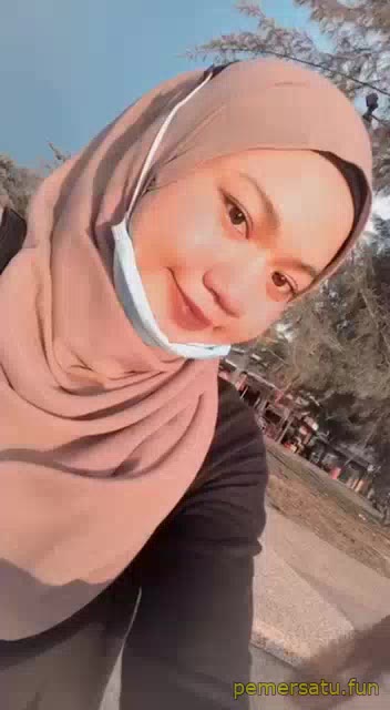 P37 Arinah Jilbab Binal Suka Bikin Status IG
