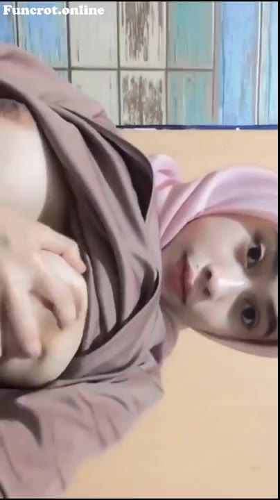 Thumbnail untuk Hijab Pink Cantik Pamer Tubuh Mulus Video bokep