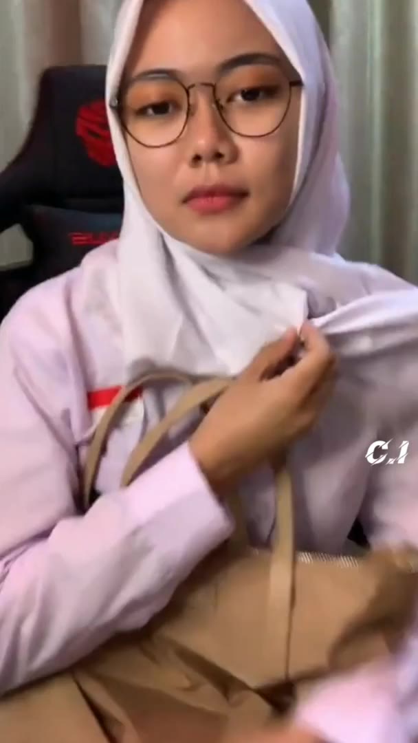 Sekolah Dedek Hijab Gemezin Baju