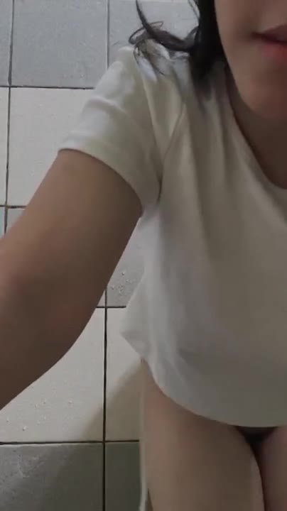 Thumbnail untuk Laras Di Kamar Mandi Doodstream 1664844606449 Sumenep Streaming