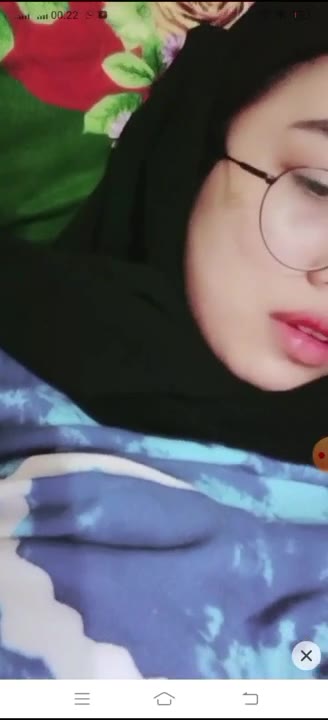 DoodStream Jilbab Kacamata -