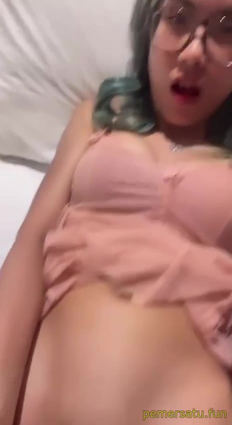 P11 Abg Kacamata Mulus Lugu Dress Merah