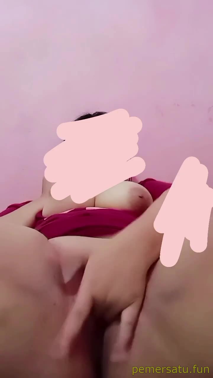 P46 Gebi Jilbab ABG 18yo Memek Sempit Segaris Pink Pemersatu Fun