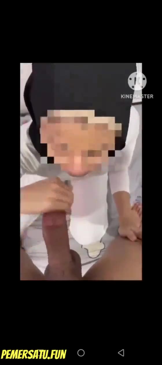 Bengkok Jilbab Hitam Sepong Kontol