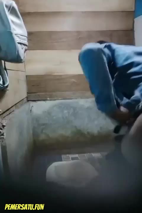 Wc Ngintip Cewek Berak Di
