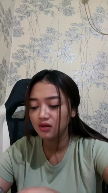 LIVE GANTI BAJU LUPA MATIIN KAMERA SAAT