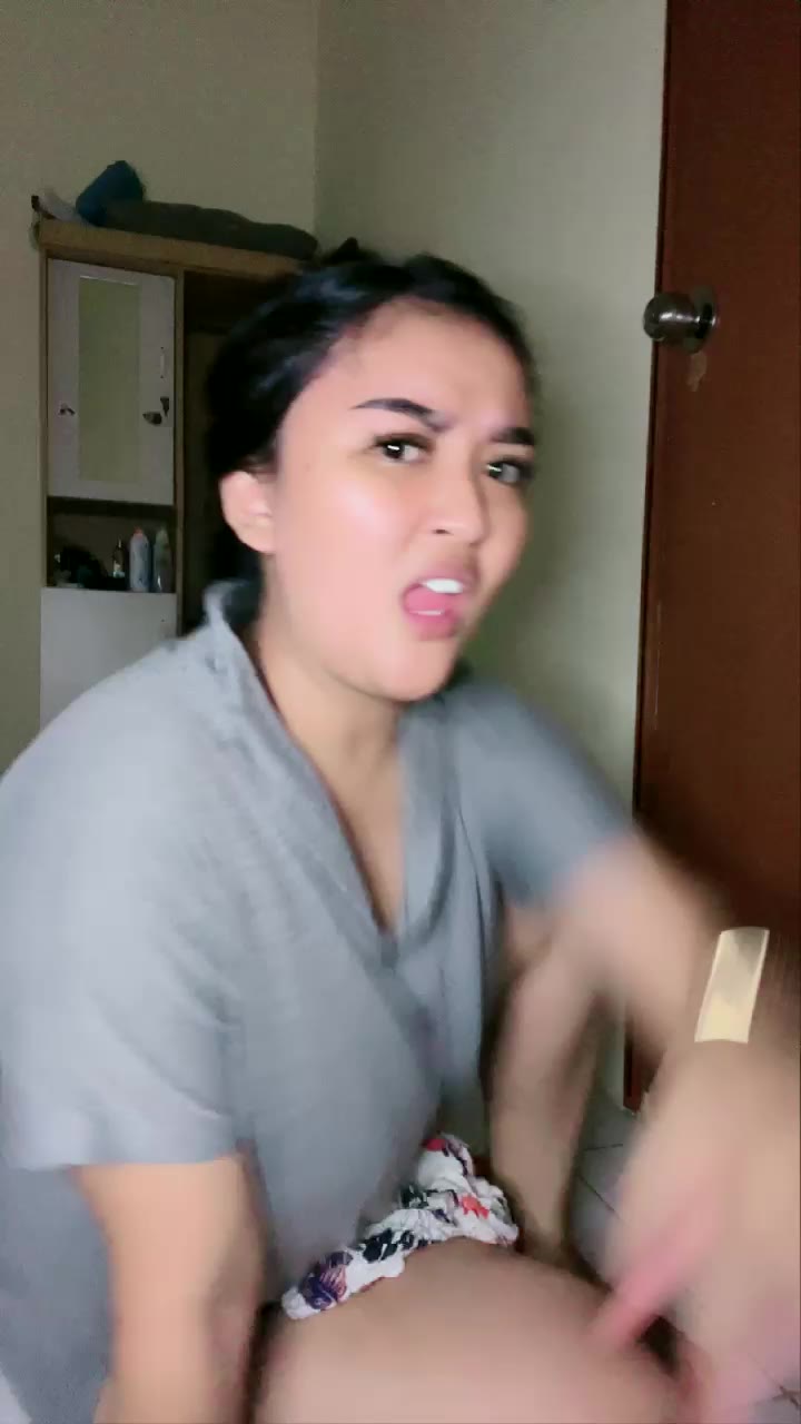 Jembut Memek Gelya Isadore Ukhti Semok penjaga warung