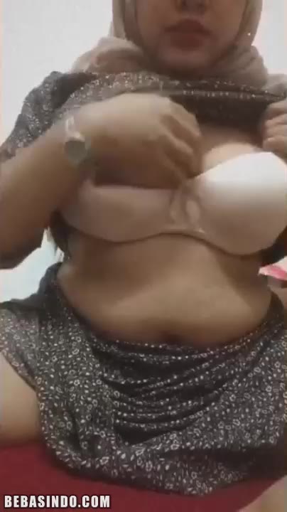PoopHD 4697-Bokep-Indo-Tante-Jilbab-Remas-Toket-Colmek-Becek -
