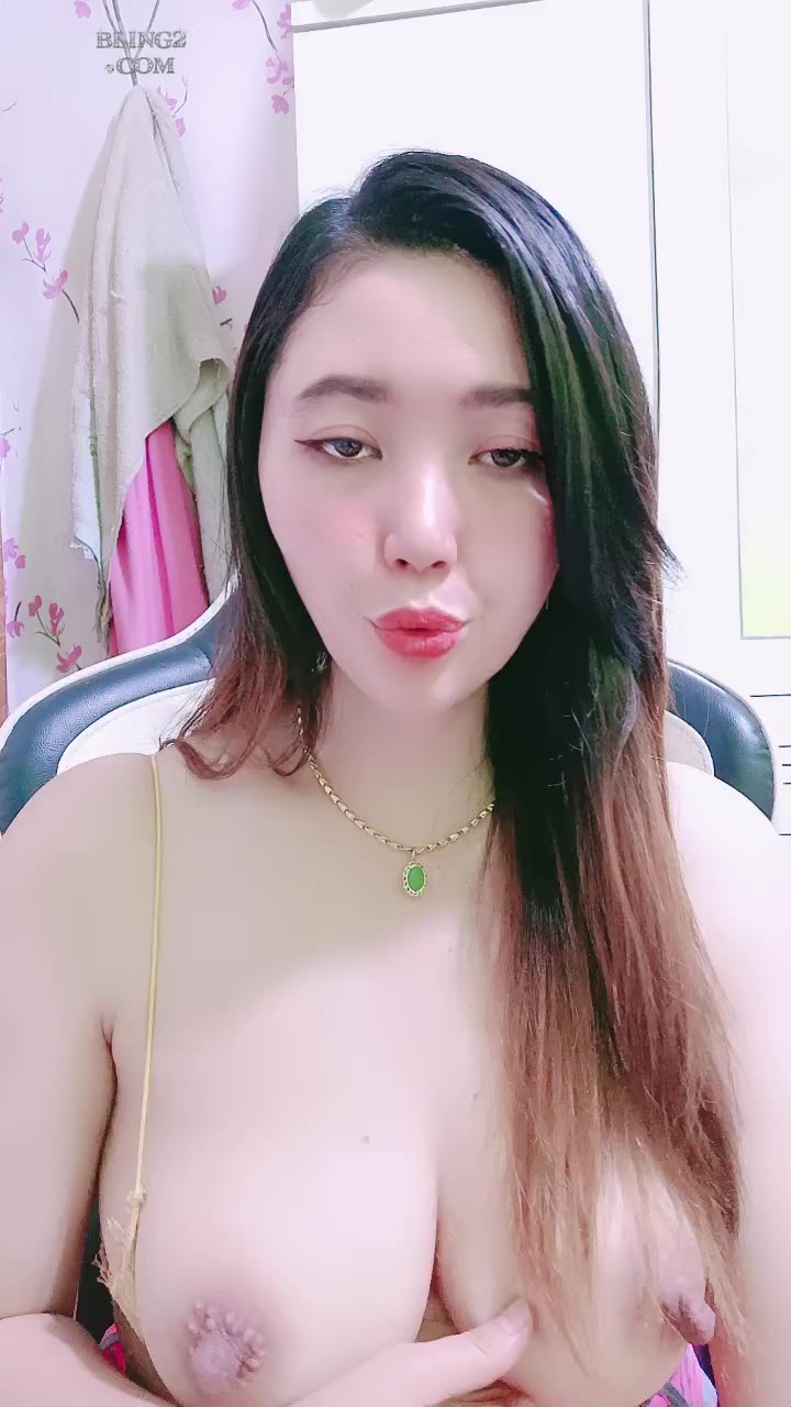 Thumbnail untuk Mamih Chichie Telanjang Dada Pamerin Utingnya tele Dood