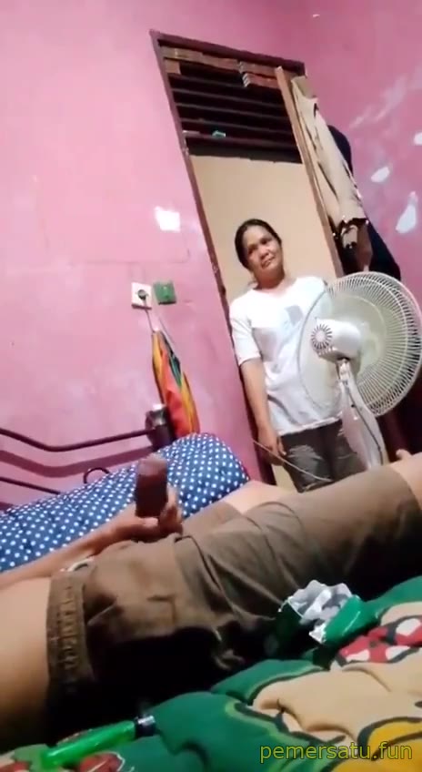 Tante Kepergok Coli Malah Dibantuin Sepong
