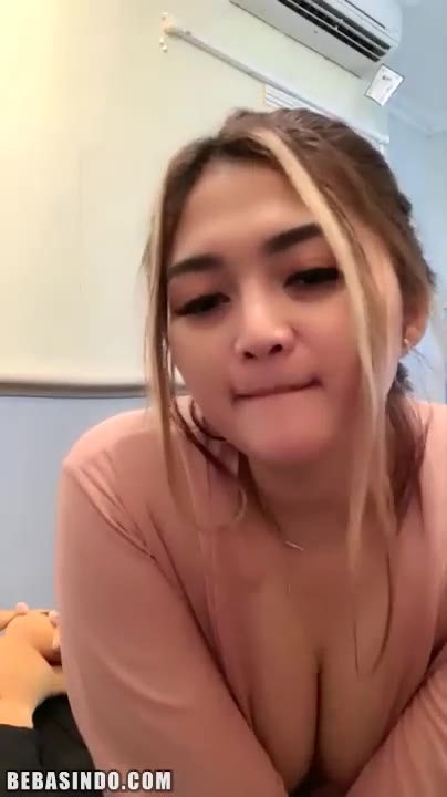 Thumbnail untuk Bokep Indo Zara Ebot Mendesah Remas Payudara Zaraaa