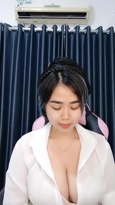 Thumbnail untuk Goyang Erotis Miyoubee Telanjang Dada Di Dreamlive Doodstream