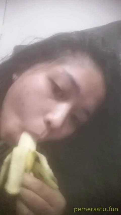 P17 Mella ABG 18yo Sange Sama Pisang