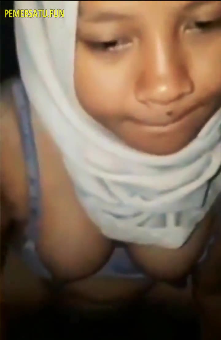 Thumbnail untuk Abg Sma Hijabers Toge Ngewe Sama Ayang Doodstream
