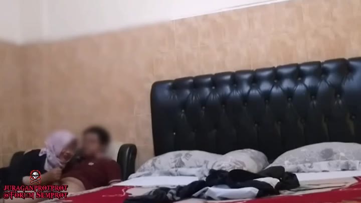Thumbnail untuk Tante Ngajak Ke Hotel Karna Ditinggal Suami Dinas