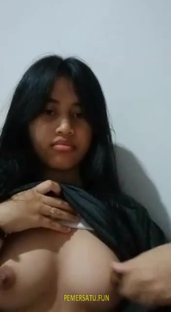 (new) Abg Hitam Manis Pamer Payudara Kencang