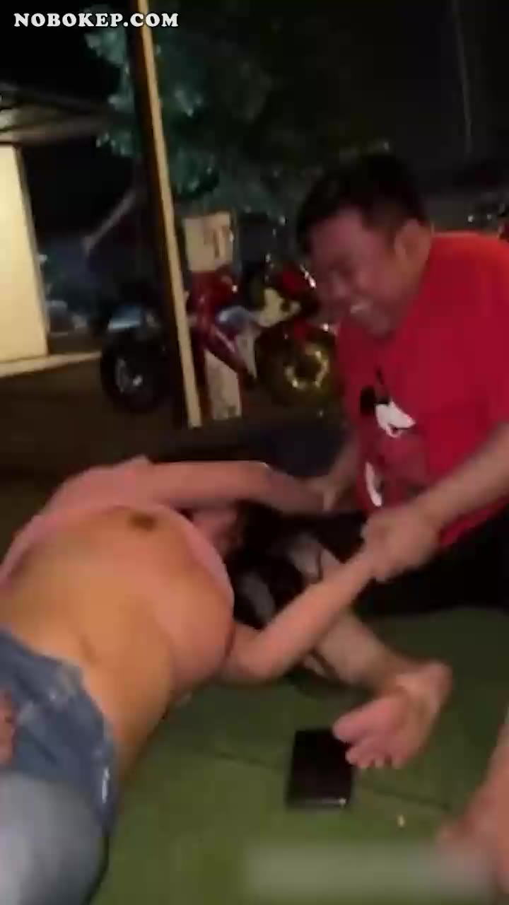 Thumbnail untuk Bokep Indo Viral Bercanda Remes Toket Temen Sendiri