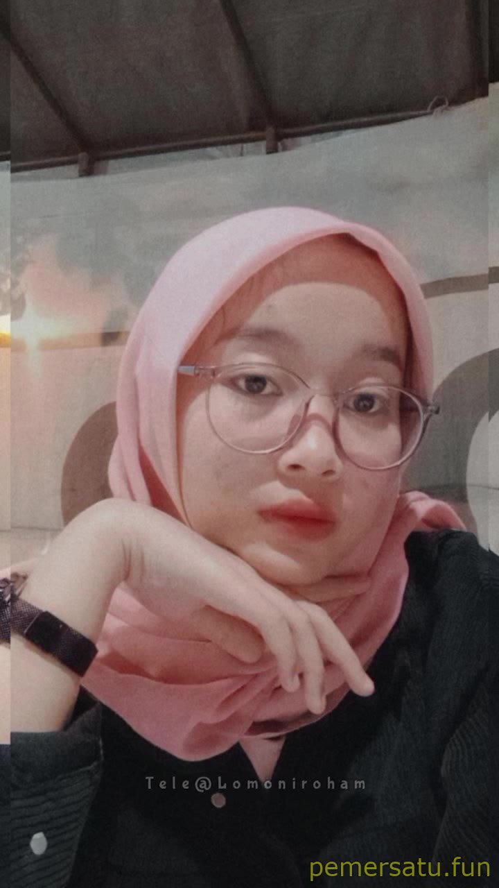 P2 Jilbab Kacamata Lucu Imut 18yo Putih Mulus Tobrut