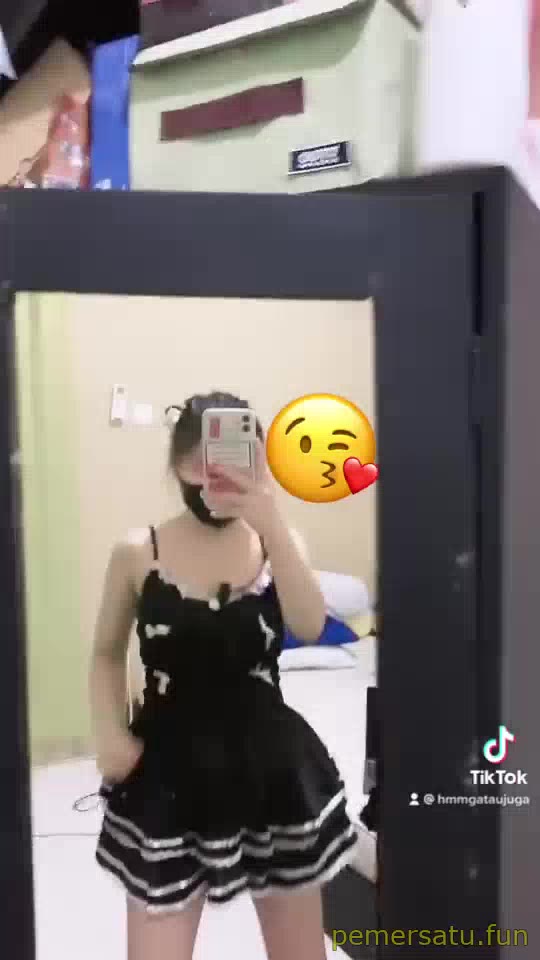 P42 Tata Maunya Memeknya Di Colok Colok Kontol