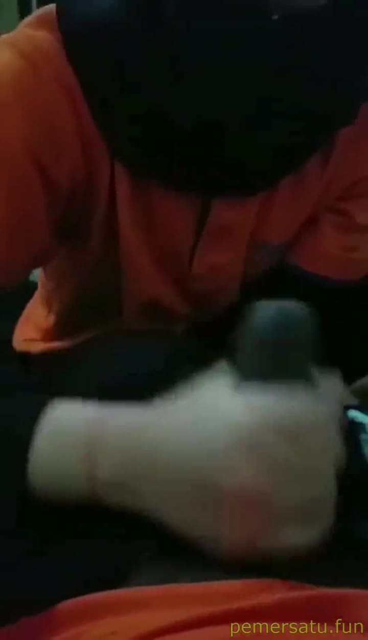 P5 Hijab Hitam 19yo Sepong Kontol Tanpa Sunat