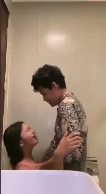 Muka ABG Viral Nyepong Kontol Sampek Crot Di
