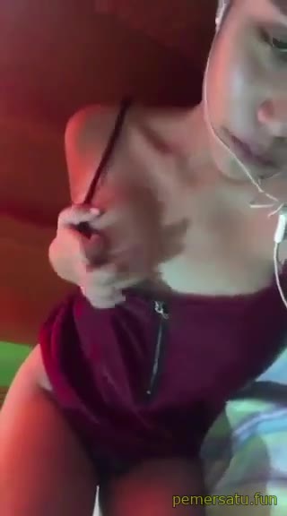 P2 Cantik Menggemaskan Pakai Tanktop Sampai Telanjang Colmek