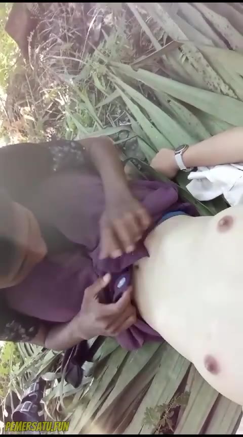 P1 Abg 18yo Mulus Pacaran Di Kebun