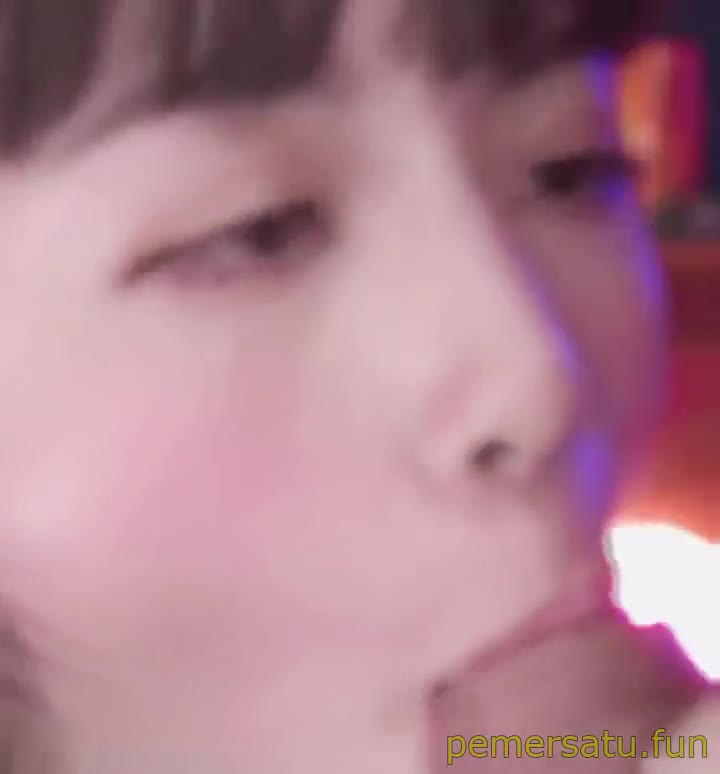 Bergantian Abg Cantik Sepong Kontol Gede