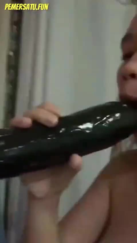 P1 Chindo Mencuba Dildo Besar Part