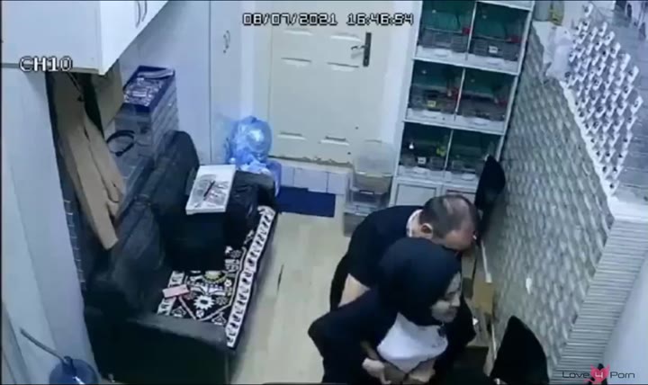 Thumbnail untuk Terekam Cctv Bos Menerima Karyawan Hijab Setelah Mau