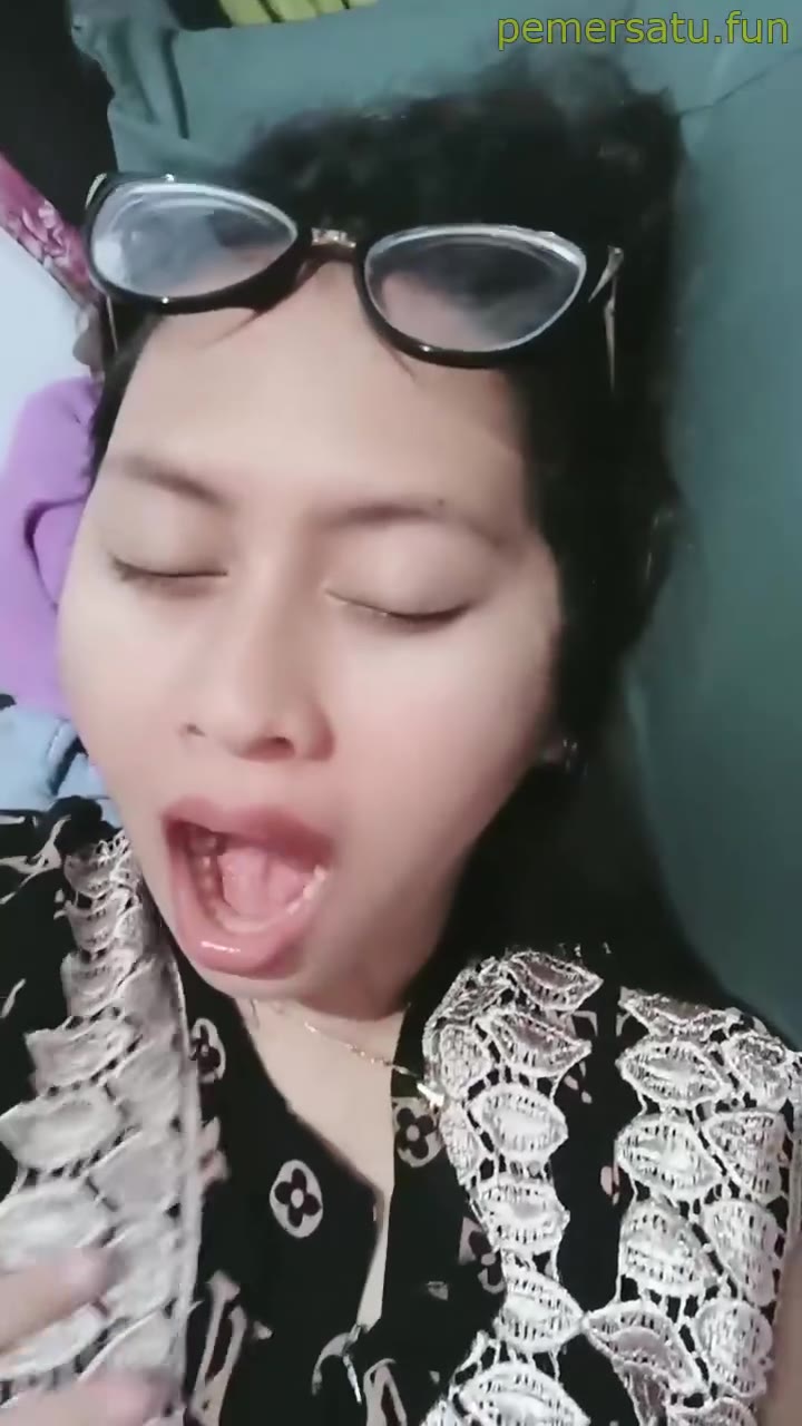  bokep viral ngobrol sama kakak kacamata