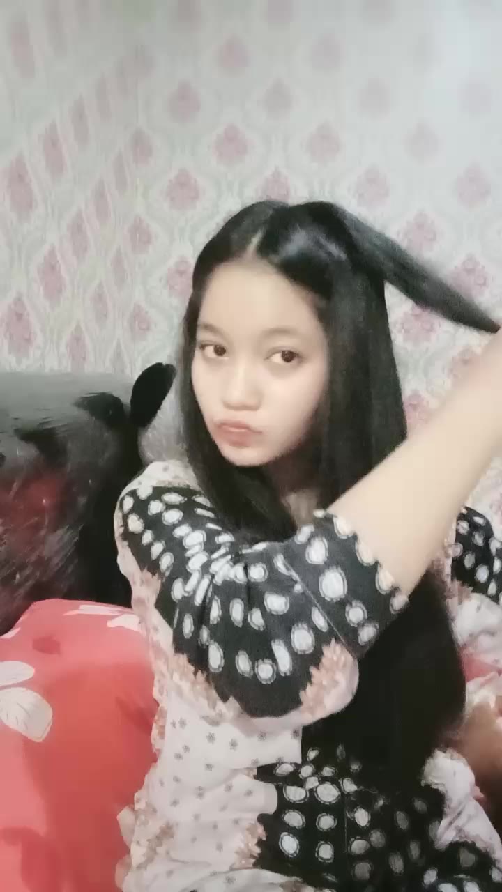14250 SeruTube - Si Cantik Tyana Polos Mulai Berani Show Belahan Nenen //