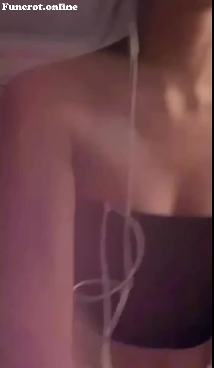 Thumbnail untuk Zalva Tiktokers Pamer Toket Bulat Simontok Terbaru Vidio
