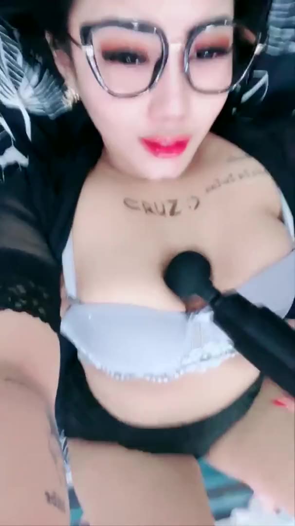 Thumbnail untuk Vcs Kak Sandra Cantik Remas2 Nenen Id 81869430