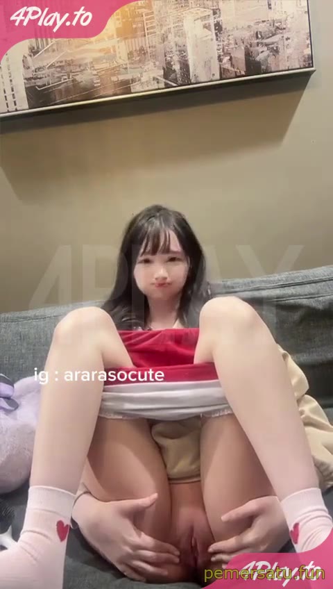 P4 Arachu Akhirnya Colok Memek Becek