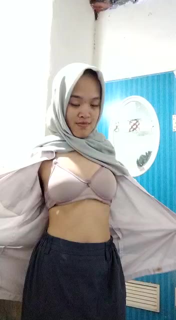 Thumbnail untuk Bokep Smp Seragam Jilbab Pap Buat Pacar Bokepsatset