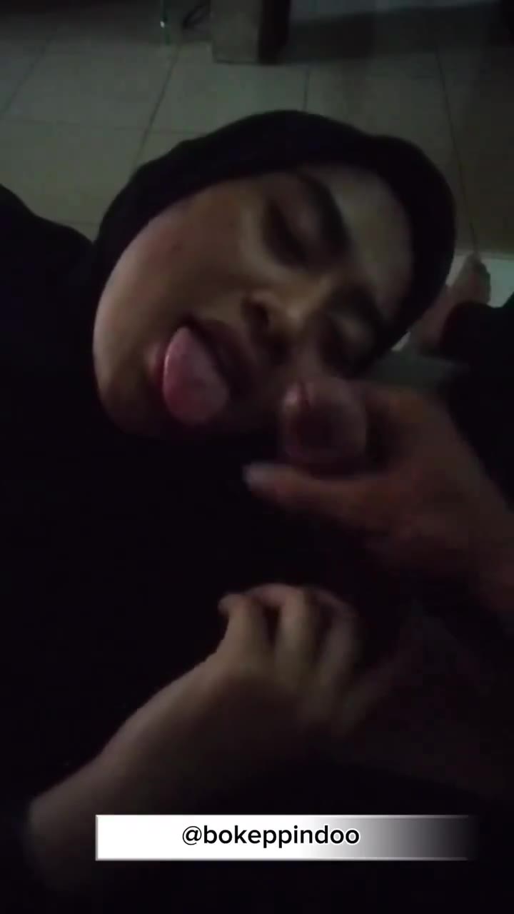 Pacar Jilbab Ngemut Punya