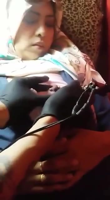 Hvnw Jilbab Proses Piercing Di Pentil 