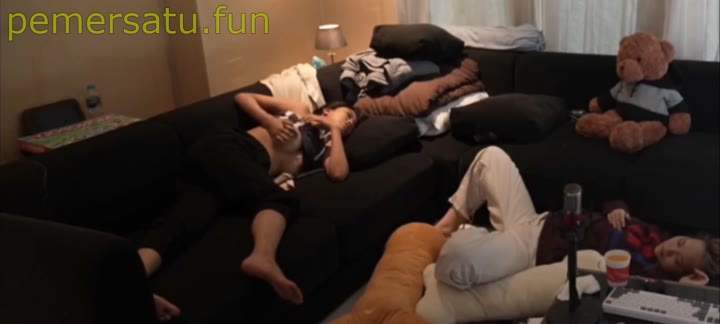 Tidur Youtuber Blunder Remas Toket Saat