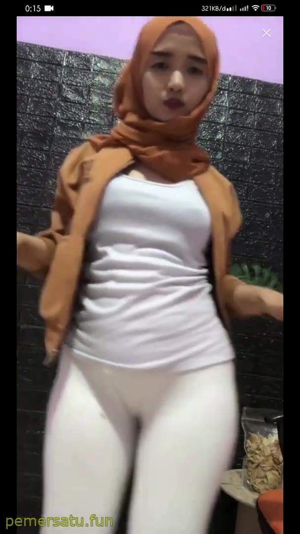 Becek Hijab Coklat Keliatan Alim Padahal Sange Colok Memek