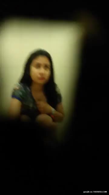 Com Ngintip Pipis Di SPBU 1 - ThisVid