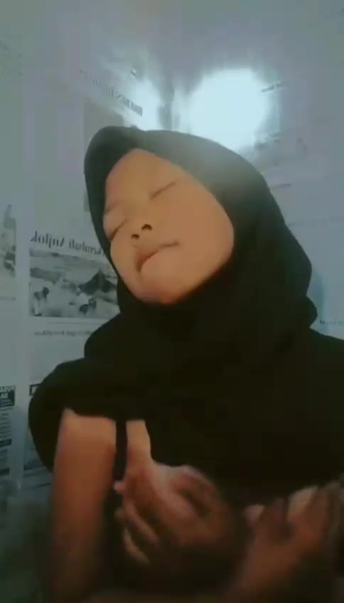 Thumbnail untuk Hijab Hitam Bodi Mulus Remes Toge Video yandex
