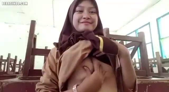 Thumbnail untuk Bokep Indo Viral Abg Pramuka Hijab Remas Susu