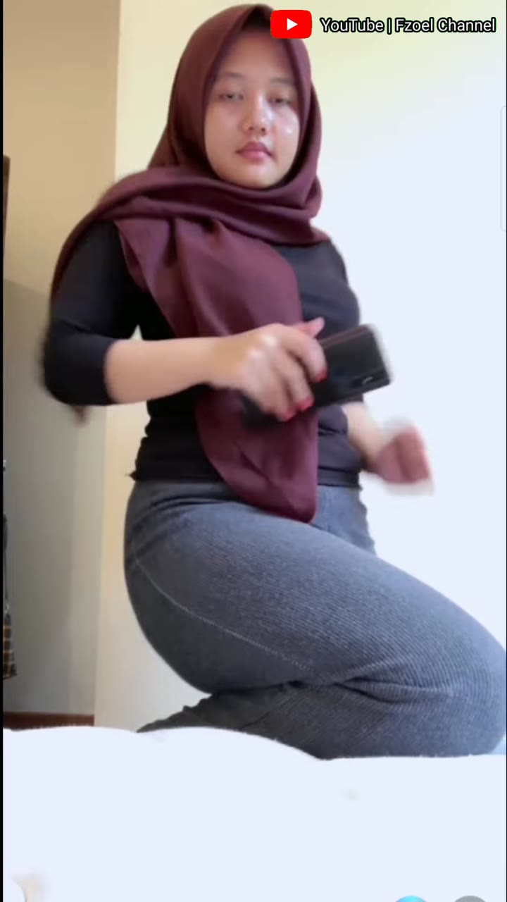 Thumbnail untuk Style Hijab Cantik Untuk Santai Di Rumah Video
