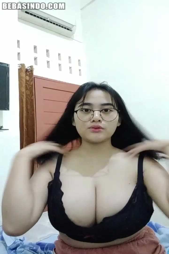 Thumbnail untuk Bokep Indo Acha Tobrut Bh Hitam Sangetube memek